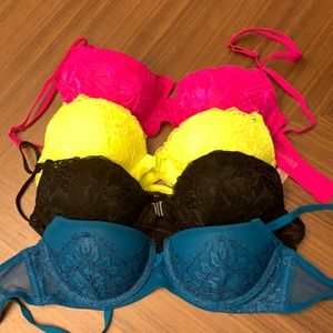 Victoria’s Secret 32B lot lace bras